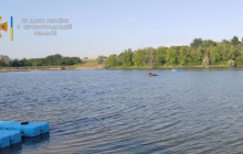 На Кіровоградщині у ставку затонула автівка - загинули дві жінки та дитина (фото)