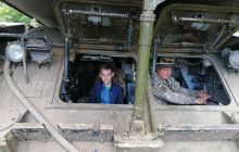 10-річний хлопчик з Хмельниччини заощадив 300 доларів і придбав зарядний пристрій для ЗСУ