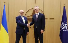 Украина должна получить более тяжелое оружие - Резников