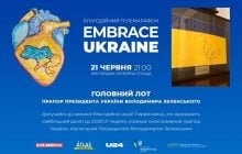 У благодійників телемарафону в Амстердамі є шанс виграти підписаний Зеленським прапор України