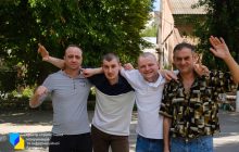 Пионерский салют и книги о Сталине: освобожденные из плена украинцы рассказали об издевательствах