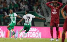 Безумный гол: колумбийский футболист забил пушечным ударом с 60-ти метров (видео)