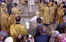 Миттєва карма: глава РПЦ Кирило гепнувся під час літургії в Новоросійську