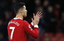 14-річний школяр з Івано-Франківська продав футболку з автографом Роналду заради ЗСУ: форвард МЮ відреагував