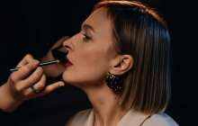 В результате авиаудара по Харькову пострадал родной двор телеведущей Василисы Фроловой