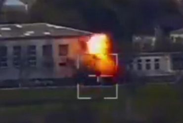 Украинские бойцы показали, как одним точным ударом уничтожают технику врага на Херсонщине