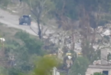 На Луганщині бійці 24-ї бригади прицільним пострілом знищили БРДМ-2 (відео)