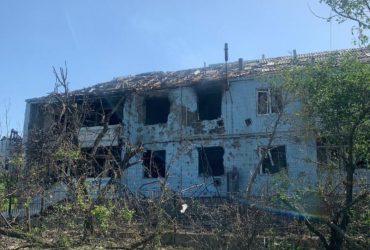 В Запорожской области на поселок два часа безостановочно сыпались российские снаряды: фото последствий атаки