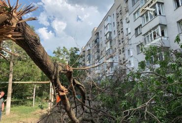 Обстріли Миколаєва: загинули двоє людей, є поранені (фото)