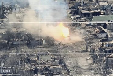 Російський танк потрапив у приціл ЗСУ й ефектно спалахнув (відео)