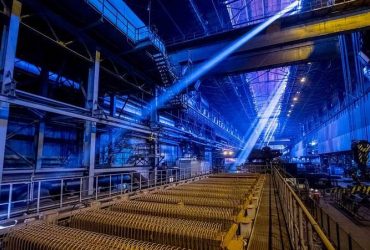 Стало известно, какие крупные предприятия страны продолжают работать несмотря на войну