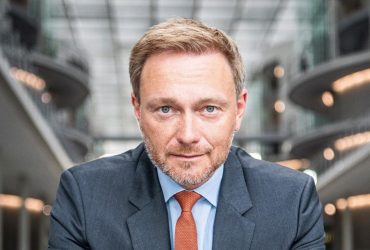 Німецький міністр, який вважав, що Україні залишилося кілька годин,  їде до Києва