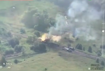 На Донбасі ЗСУ із Байрактара майстерно знищили російський танк Т-72 (відео)