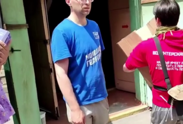 Окупанти завезли до маріупольської школи російські підручники (відео)