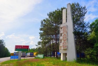 В Беларуси вдоль границы стоят российские военные с Искандерами, самолетами и Панцирями