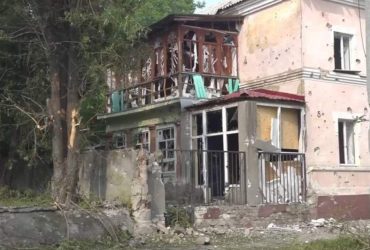 Сутки на Луганщине: россияне штурмуют Северодонецк, ранена женщина, много разрушений (фото)