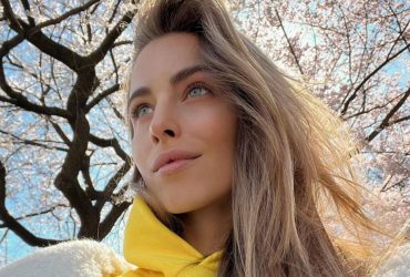 Внучка Ротару показала фото в белой вышиванке и шляпке от украинского дизайнера