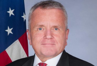 Россия не должна разрывать дипломатические связи с Америкой - посол США
