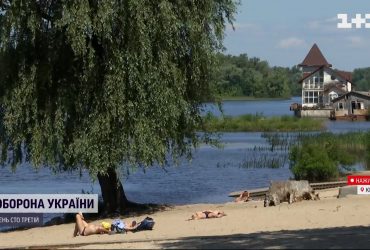 Пляжный сезон в столице могут не открыть, но киевляне уже в воде