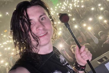 Российский певец Абрамов попал в смертельное ДТП: машина загорелась