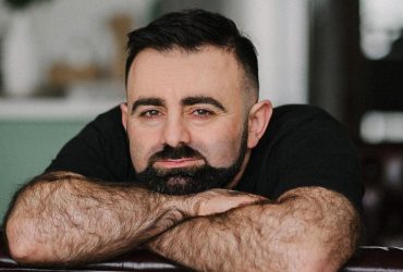 Звезда Скаженого весілля рассказал, как обстреляли его ЖК из Градов (видео)