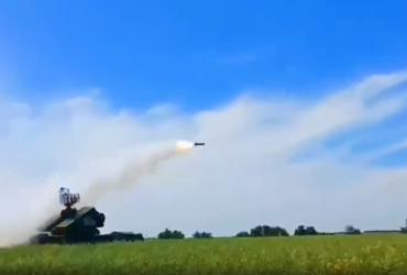 Українські військові ефективним пуском ЗРК ОСА приземлили ворожий Орлан-10 (відео)