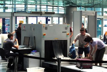 На Центральному залізничному вокзалі у Києві змінили правила пропуску (фото, відео)