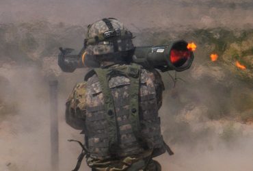 Шведський гранатомет АТ4, який рве техніку окупантів на шматки: що це за зброя