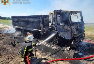 Под Киевом грузовик подорвался на мине оккупантов (фото)