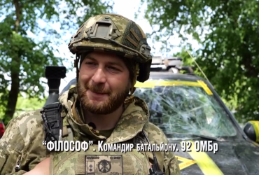 Вийшли в лоб двома танками: захисник розповів про знищення колони росіян під Харковом (відео)