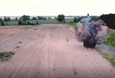 Вибухи під Києвом: процес розмінування передмістя столиці показали на відео