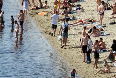 Море до сих пор не очистилось после каховского наводнения: можно ли купаться в Одессе