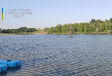 На Кировоградщине в пруду затонула машина - погибли две женщины и ребенок (фото)