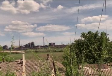 В розбитому та пограбованому Маріуполі окупанти намагаються відновити залізничну колію