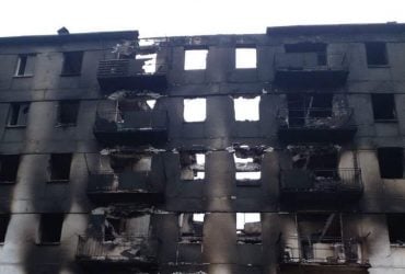 В Северодонецке ситуация крайне обострена: россияне уничтожают многоэтажки и Азот (фото, видео)