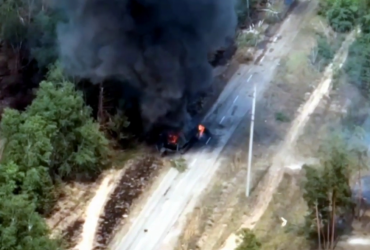 Артилеристи 79-ї бригади ДШВ знищили шляхопрокладач БАТ-2 окупантів (відео)