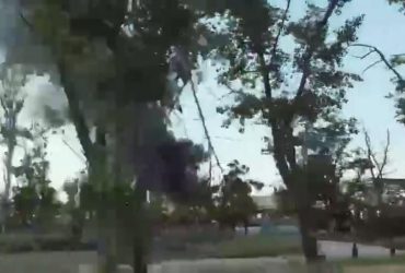 В Мариуполе вдруг сгорели грузовики оккупантов и умер сотрудник МЧС РФ (видео)