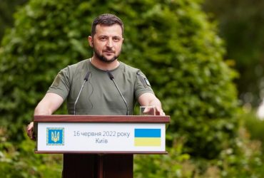 Вы не должны умирать: Зеленский обратился к беларусам (видео)