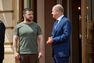 Зеленський віддав лідерам ЄС списки потрібної зброї, але до Шольца список не дійшов – Bild