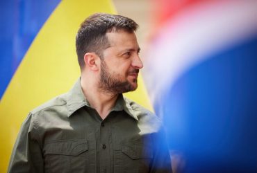 Изменения в окружении, больше оружия и снятие ограничений: таролог сделал прогноз на август для Зеленского