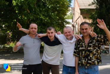 Пионерский салют и книги о Сталине: освобожденные из плена украинцы рассказали об издевательствах