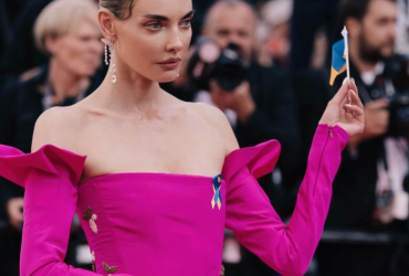 Топ-модель Аліна Байкова таємно пронесла український прапор на Каннський кінофестиваль