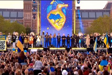 До мурашек: Артисты и беженцы среди Европы исполнили Гимн Украины