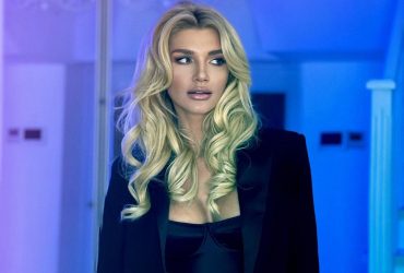 Не может уехать, машины расстреливают: Миша Романова рассказала о родных из оккупированного Херсона