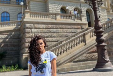 Каменских новой песней Back Home заставила плакать всех переселенцев