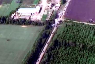 Украинские артиллеристы уничтожили вражескую колонну машин с боеприпасами и ГСМ (видео)