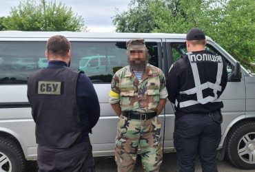 У Києві чоловік влаштував у квартирі склад боєприпасів (фото)