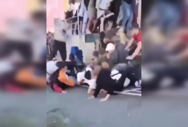 В Білій Церкві покупцІ штурмували секонд-хенд: зламано перила, є постраждалі (відео)