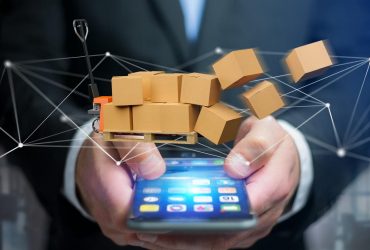 Через нахабних сусідів вітальня чоловіка перетворилася на склад