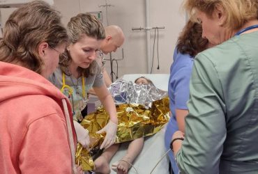 Девочку, пострадавшую в результате ракетного обстрела по Киеву, прооперировали (фото)